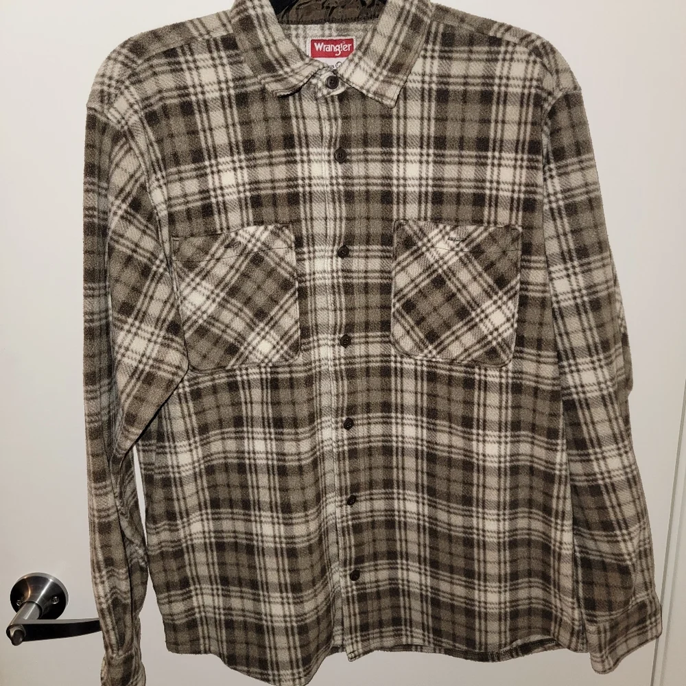 Button up - Picture 1 of 3